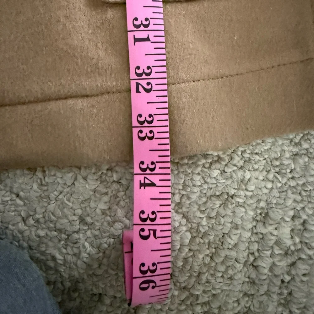 Burberry duffle coat in a beige or camel colorway with a heart-pattern EUC - Picture 6 of 13